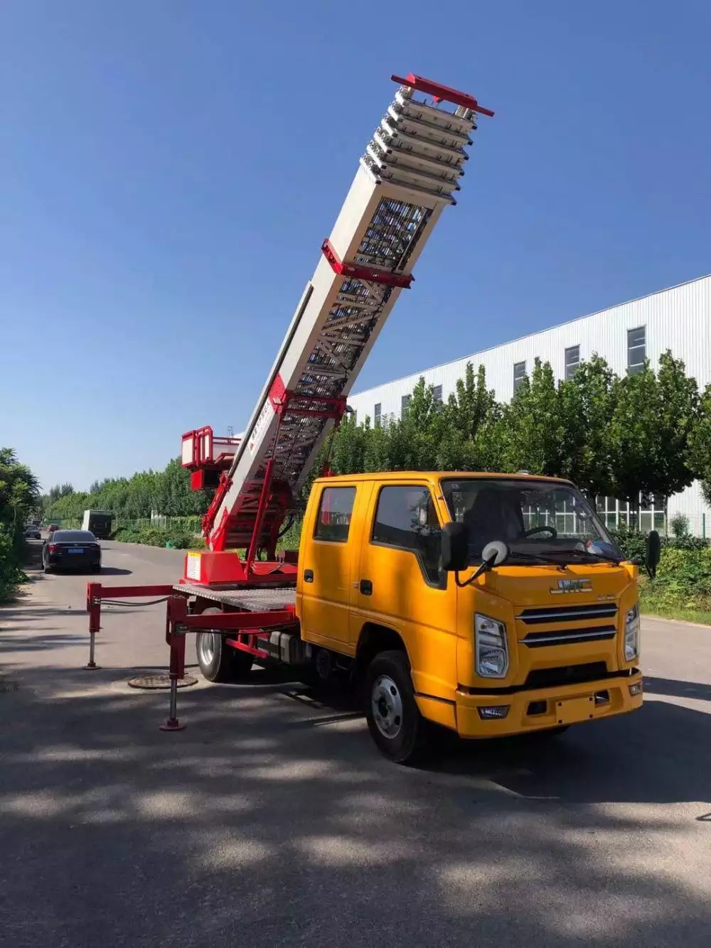 德庆附近的云梯车出租服务：轻松解决高空作业需求