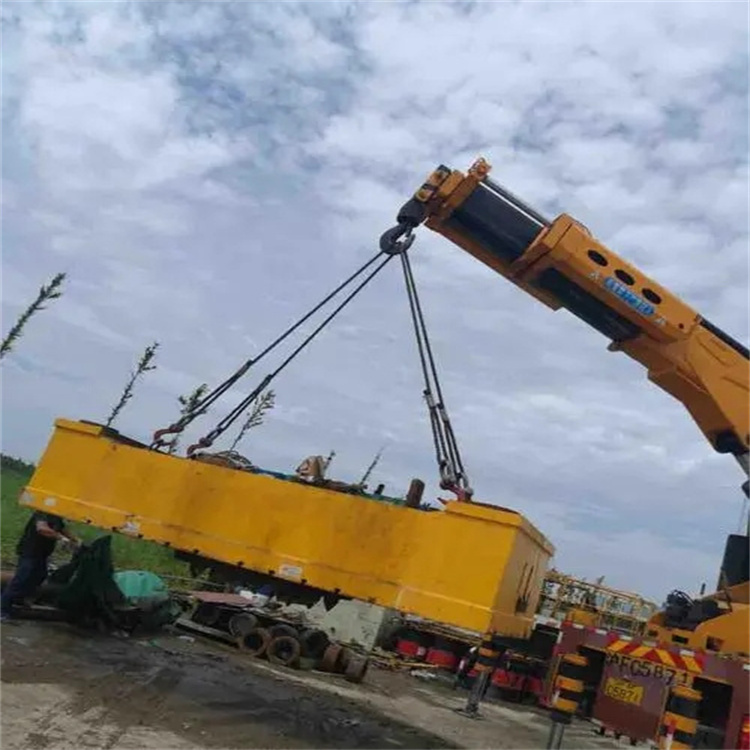 德庆随车吊吊集装箱怎么吊